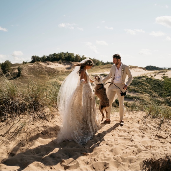 Rebecca Schoneveld stunning Cathedral Veil - Picture 4 of 8